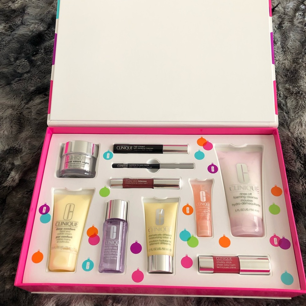 🎊Clinique Festive Favourites Set🎊 - Picture 2 of 7